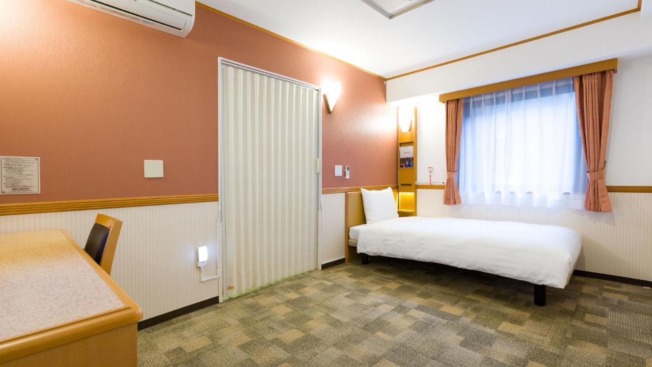 Toyoko Inn Musashi-Nakahara Ekimae Kawasaki  Bagian luar foto